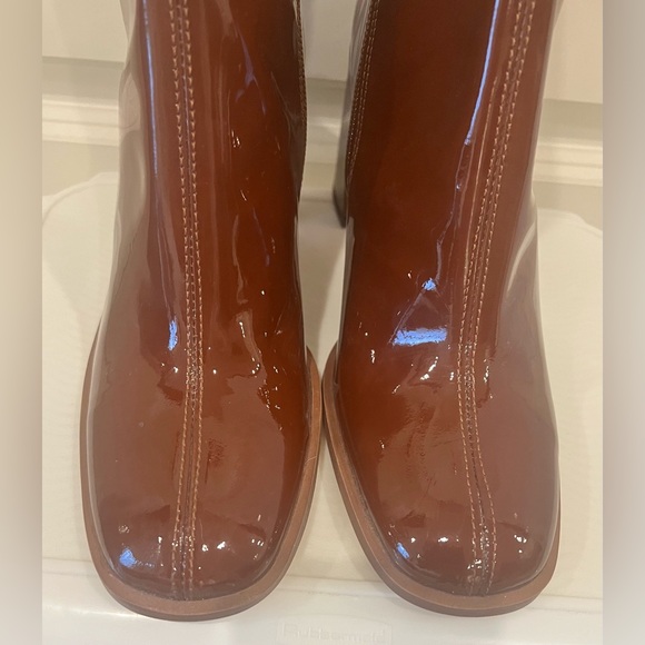 NEW Urban Outfitters Mid Calf Brown Patent Block Heel Boots - Picture 4 of 6